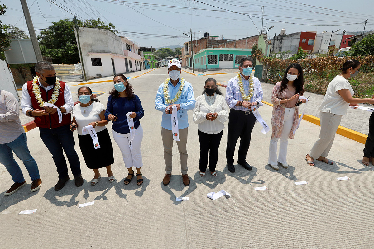 Entrega Rutilio Escand N M S Calles Pavimentadas En Colonias De Tuxtla