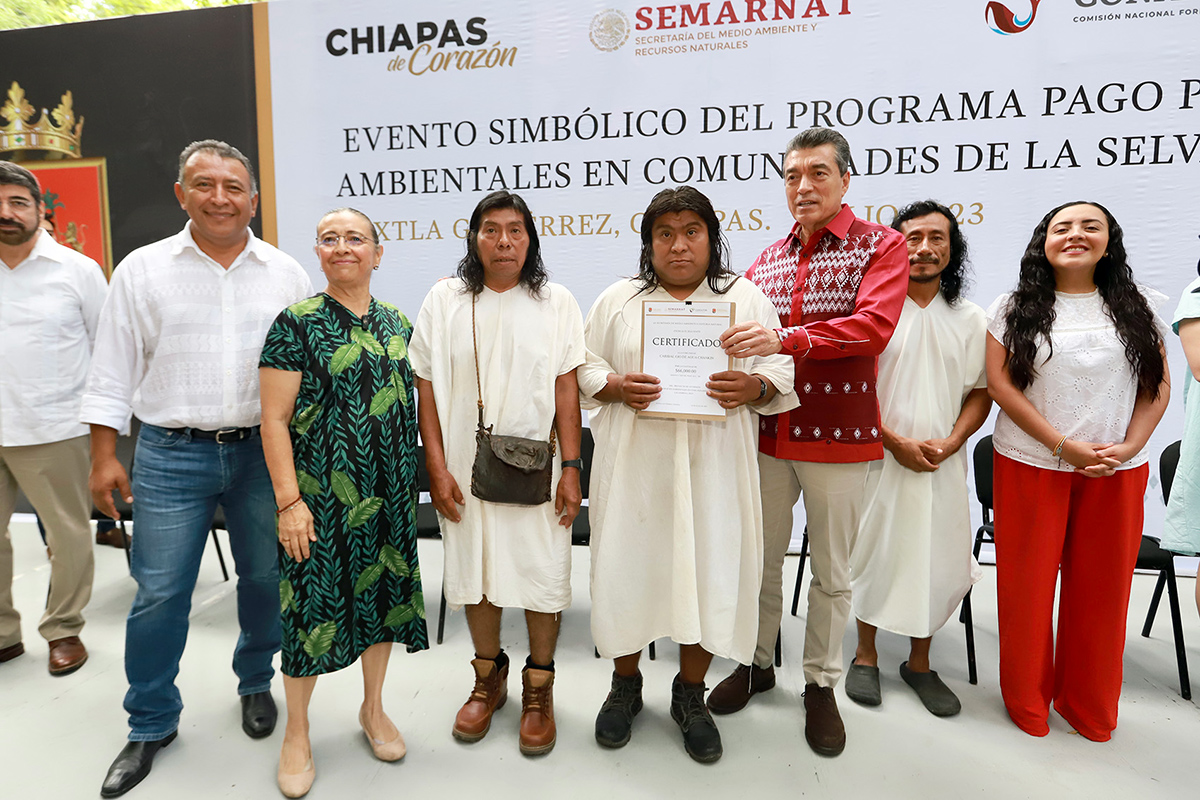 Entrega Rutilio Escandón apoyos del Programa Pagos por Servicios